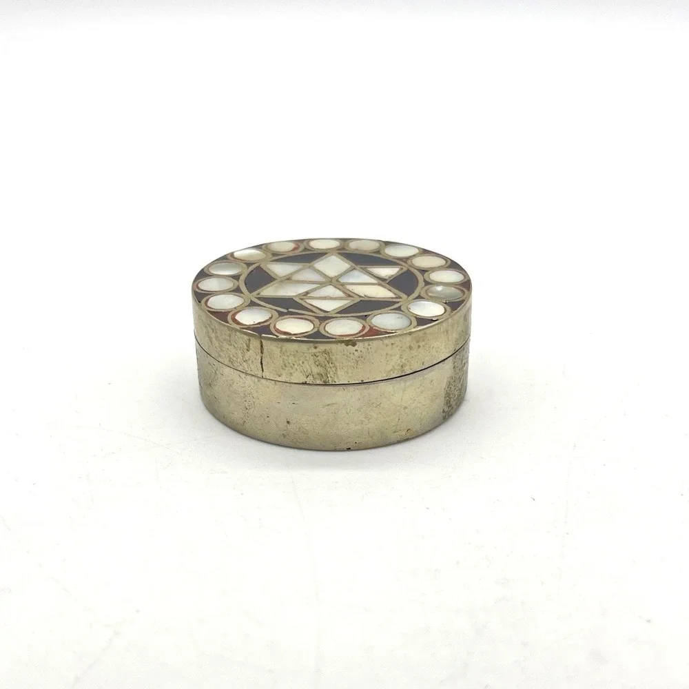 N/A vintage round